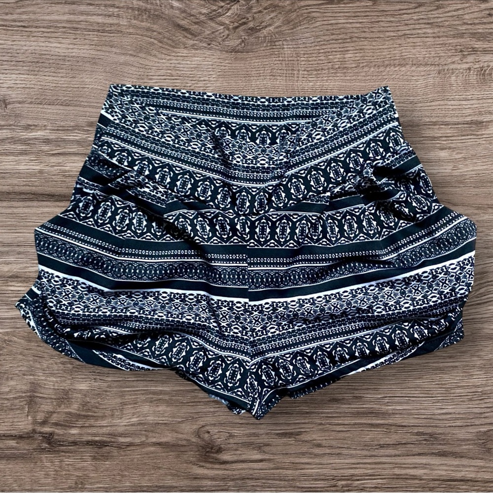 B&W Patterned High Waist Shorts